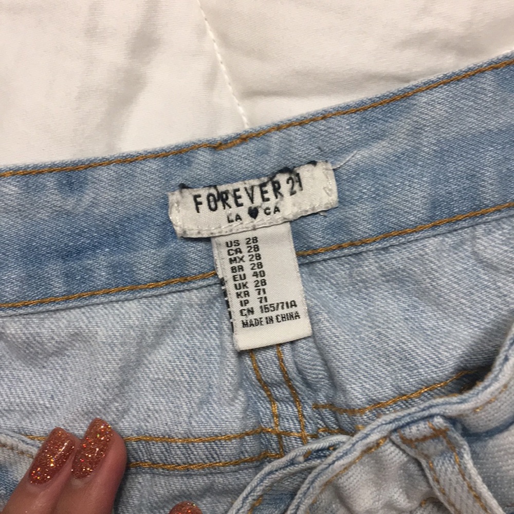 FOREVER 21 Light-washed Ripped Jean Shorts - Picture 2 of 3